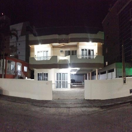 Residencial Nereu Apartment Bombinhas Exterior photo